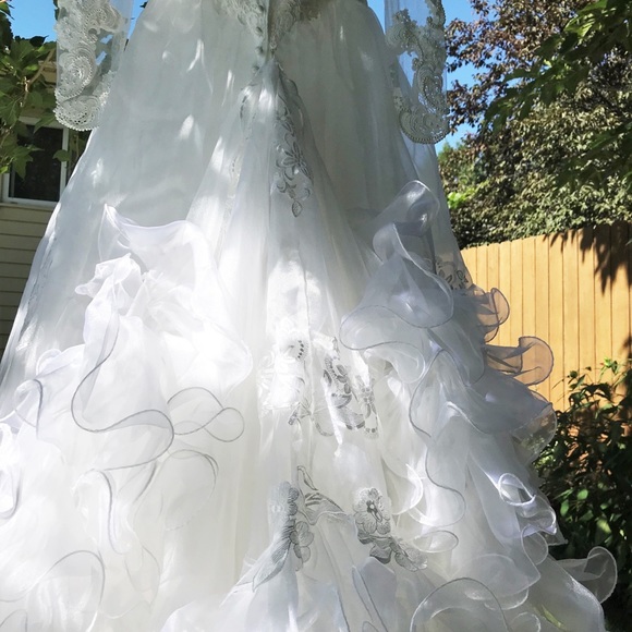 GOEGEOUS Professionally Preserved Vintage Wedding Gown - Picture 5 of 14
